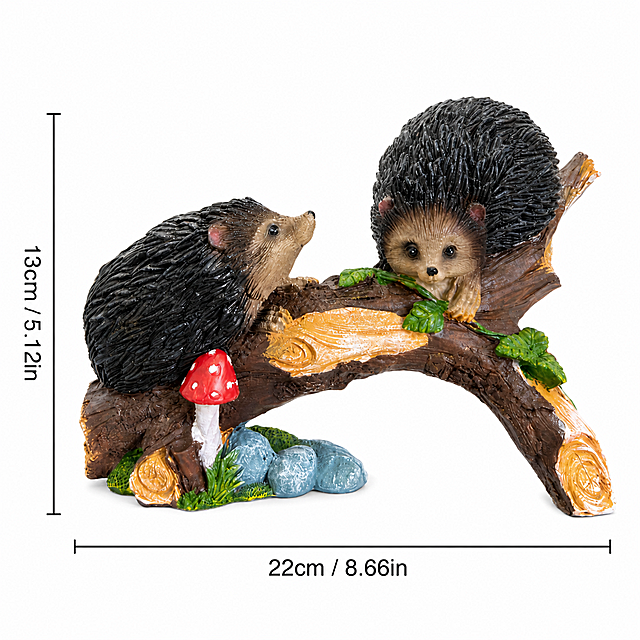 Keep the original product (two hedgehogs standing on a branch) completely unchanged in appearance, structure, material and color. Add size dimension lines on the pure white background, draw a horizontal dimension line at the bottom to mark the overall length 22cm / 8.66in, draw a vertical dimension line on the left side to mark the overall height 13cm / 5.12in. The dimension lines are clear, the text is clear and readable, the background remains pure white, and the product placement remains centered. Keep 1:1 square ratio, commercial high definition photography quality, do not change any content of the product itself. Negative prompt: deformation, product blur, text confusion, messy background, watermark, Chinese text error, product deformation