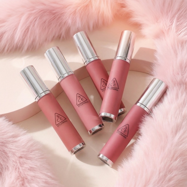 帮我把第一张的产品图放在第二张的场景中预览效果