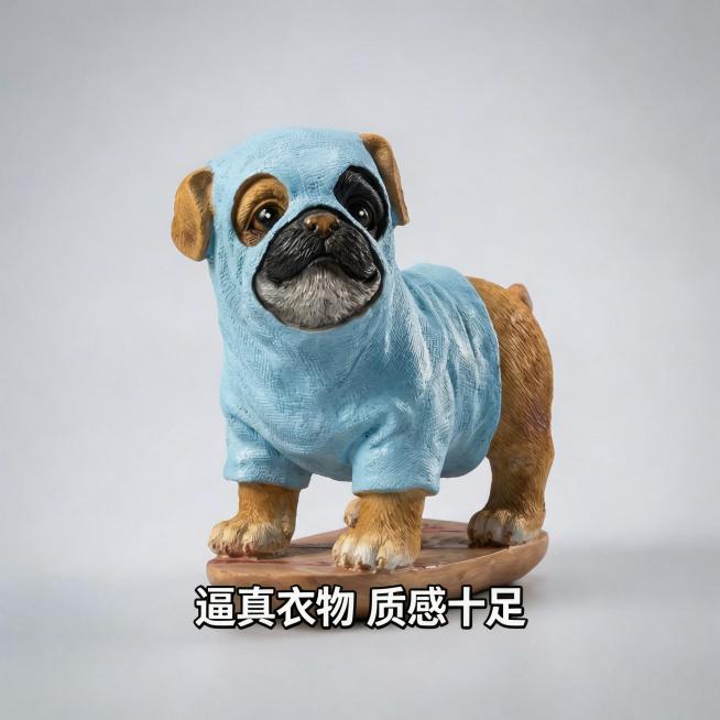 以沙皮狗摆件为主体，制作1:1比例的详情页图，聚焦摆件身体衣物细节，清晰展示衣物纹理和色彩，添加文字“逼真衣物 质感十足”，风格与主图统一为写实简约，浅灰色渐变背景，突出产品质感预览效果