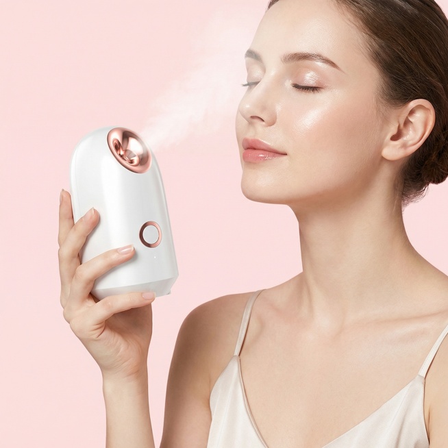 帮我生成一张欧美模特使用图预览效果