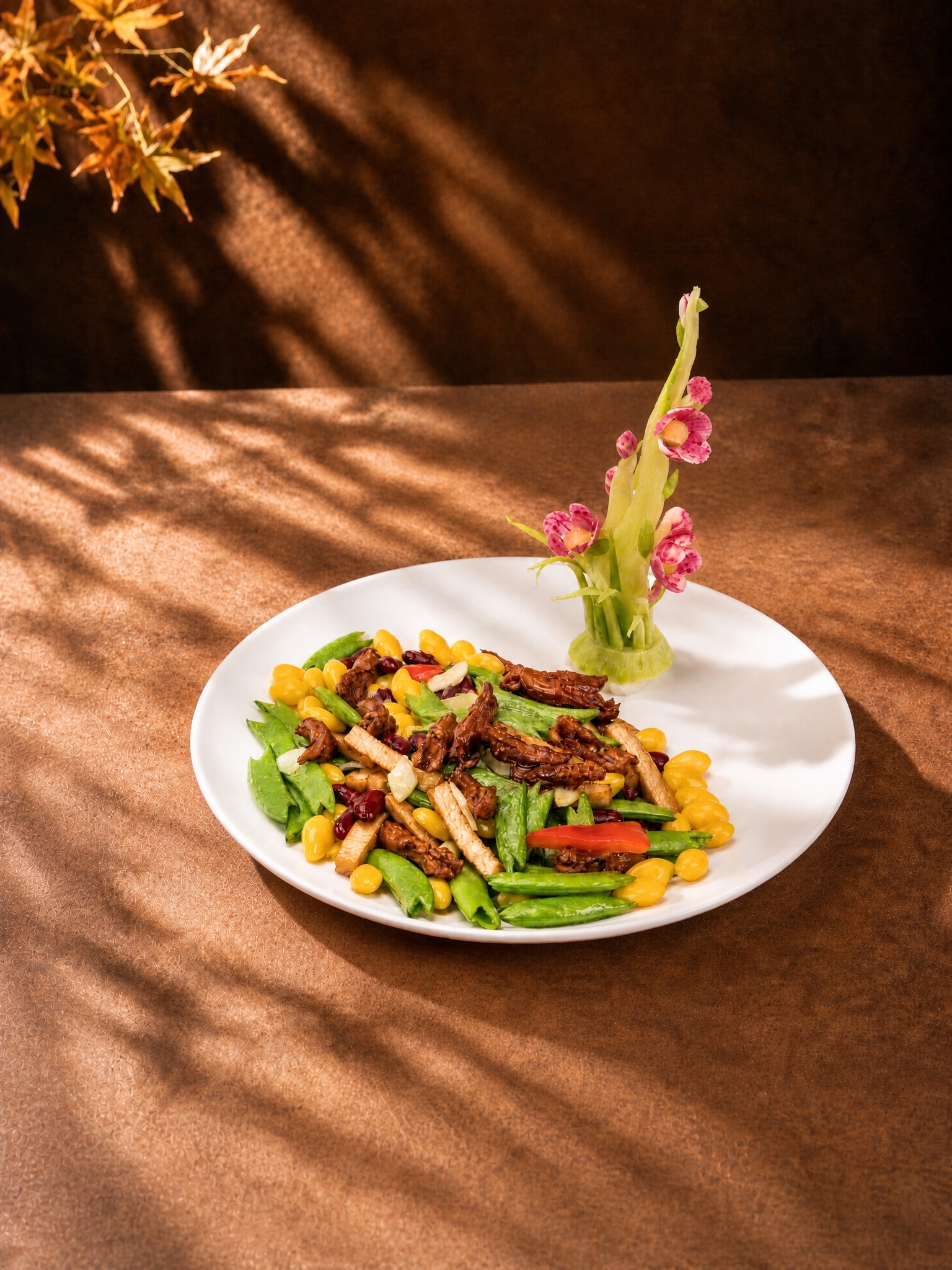 将画面中的银杏蜜豆炒鸭舌菜品（白色圆盘及盘中所有食材、花卉摆盘… - 图片创意预览