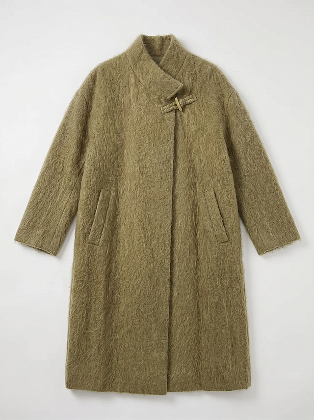 精修为正视图平铺挂拍白底图，保持衣服平整,还原衣服细节