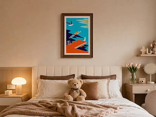 卧室墙面正中央悬挂一幅装饰画，画框为深棕色木质边框，画芯内容严格参照图3的橙蓝跳水台与海鸥插画，完整保留画面内容、色彩与构图，透视与墙面角度一致，自然融入卧室墙面光影。床、枕头、泰迪熊、毛毯、床头柜、墙面分色、整体空间布局和光线氛围均保持与参考卧室图完全一致，不做任何改动。整体为温馨奶咖风卧室实景，4K高清摄影质感。