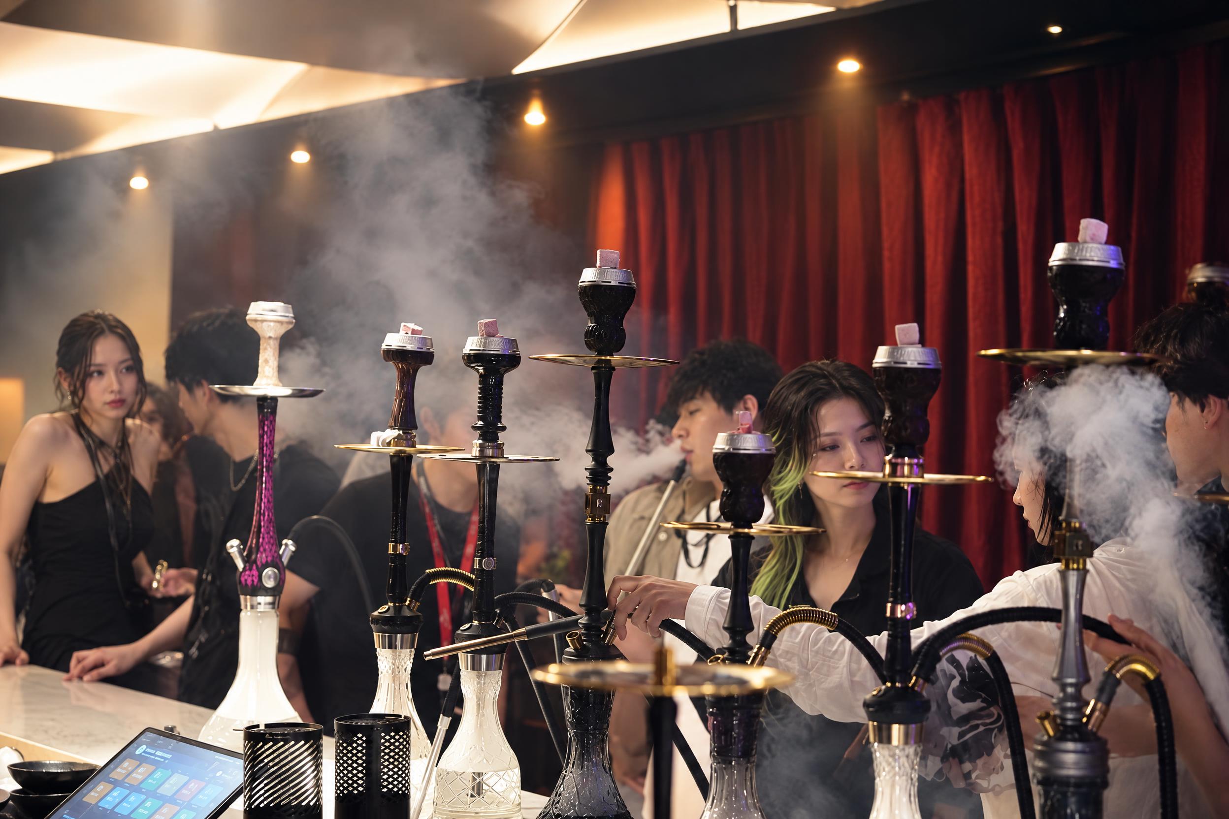 提升整体画质，去除噪点，增强精修质感，保留真实自然的写实质感，… - 图片创意预览