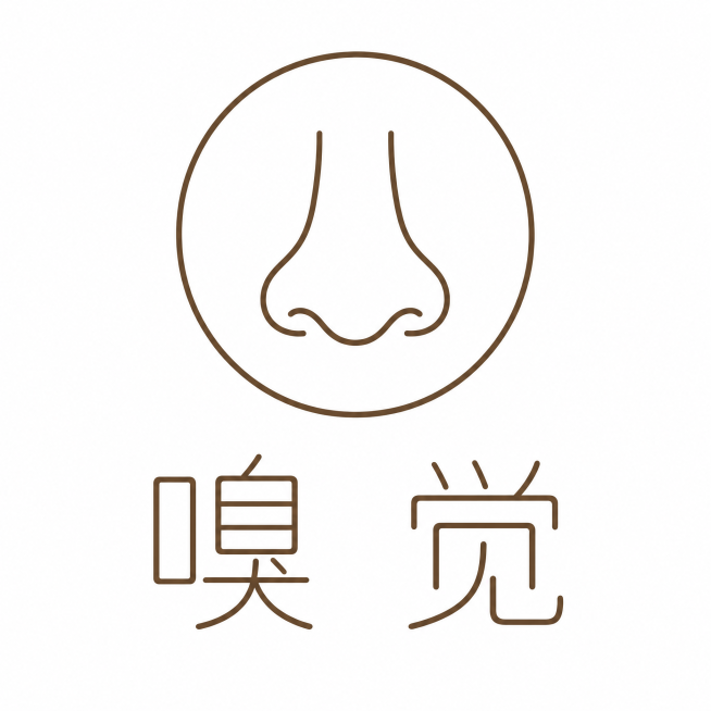 棕色线条，白色背景，干净背景，创意黑体字体设计两个字"嗅觉"，上方圆形边框包裹简约鼻子图形，保持与听觉设计相同排版，线条纤细流畅圆角处理，鼻子图形提炼为简约曲线置于圆形内，文字与图形上下分层，整体简洁预览效果