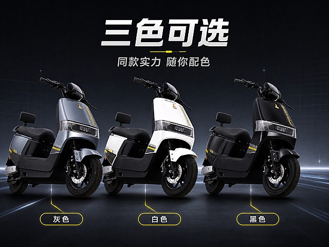 [商品] 使用【图1】灰色款（右前45°）与【图2】白色款（正侧90°）同款电动车：保留车头横向三透镜LED大灯、前液压减震、碟刹、分体座椅带靠背、后视镜、POWER/TECHNOLOGY贴花及车头盾形车标；灰色款与白色款按实拍呈现，另生成同结构同贴花的黑色款；三款仅车身主色不同（灰/白/黑），部件、贴花、Logo保持一致。
[画面] 目标做“颜色可选”A+移动端详情图：4:3横版，灰、白、黑三款整车横向并排或三段式排布，车体完整不裁剪；每款车下方放色名胶囊标签"灰色""白色""黑色"，中部上方放主标题与副标题；背景为深灰黑同色渐变+细腻网格光轨，简约不花哨，车体底部自然投影。
[视觉] 套系策略：风格=A+移动端简洁商业展示；标题字=现代无衬线粗体；正文字=简洁无衬线体；主色=深空灰黑；背景延展=深灰黑同色渐变、细腻网格光效与星点，保持简约；强调色=荧光黄，仅用于色名标签、引线与编号角标；标题色=冷白；正文色=浅灰；组件=细线圆角色卡、发光引线、胶囊标签；光影=顶部冷白主光+柔和环境光，车体金属与烤漆质感清晰。
[文字] 主标题"三色可选"，副标题"同款实力 随你配色"，三张色卡标签"灰色""白色""黑色"，全部横向排版，不遮挡车体，简体中文。
[规格] 图片比例4:3横版，分辨率2K；避免三款主色错乱（必须为灰/白/黑）、贴花变形错乱、车体结构改变、文字过小、竖排文字、镜像反字、平台水印、二维码、价格/促销文案。
