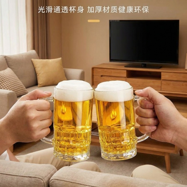 根据这张主图帮我生成一套电商主图吧，要求更改背景，风格相同，体现出来带手柄方便，加厚杯底加厚杯壁，330毫升黄金容量预览效果