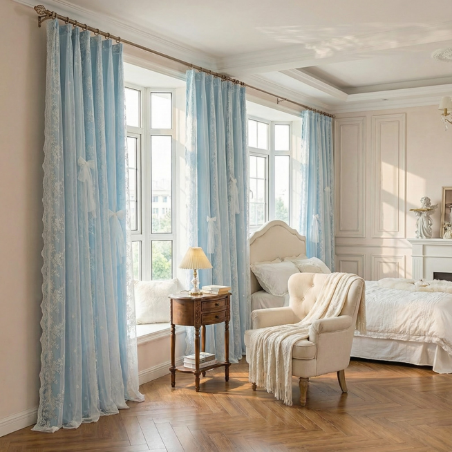 去掉图中的文字，将场景和角度进行变化，但不能改变窗帘的颜色和花纹预览效果