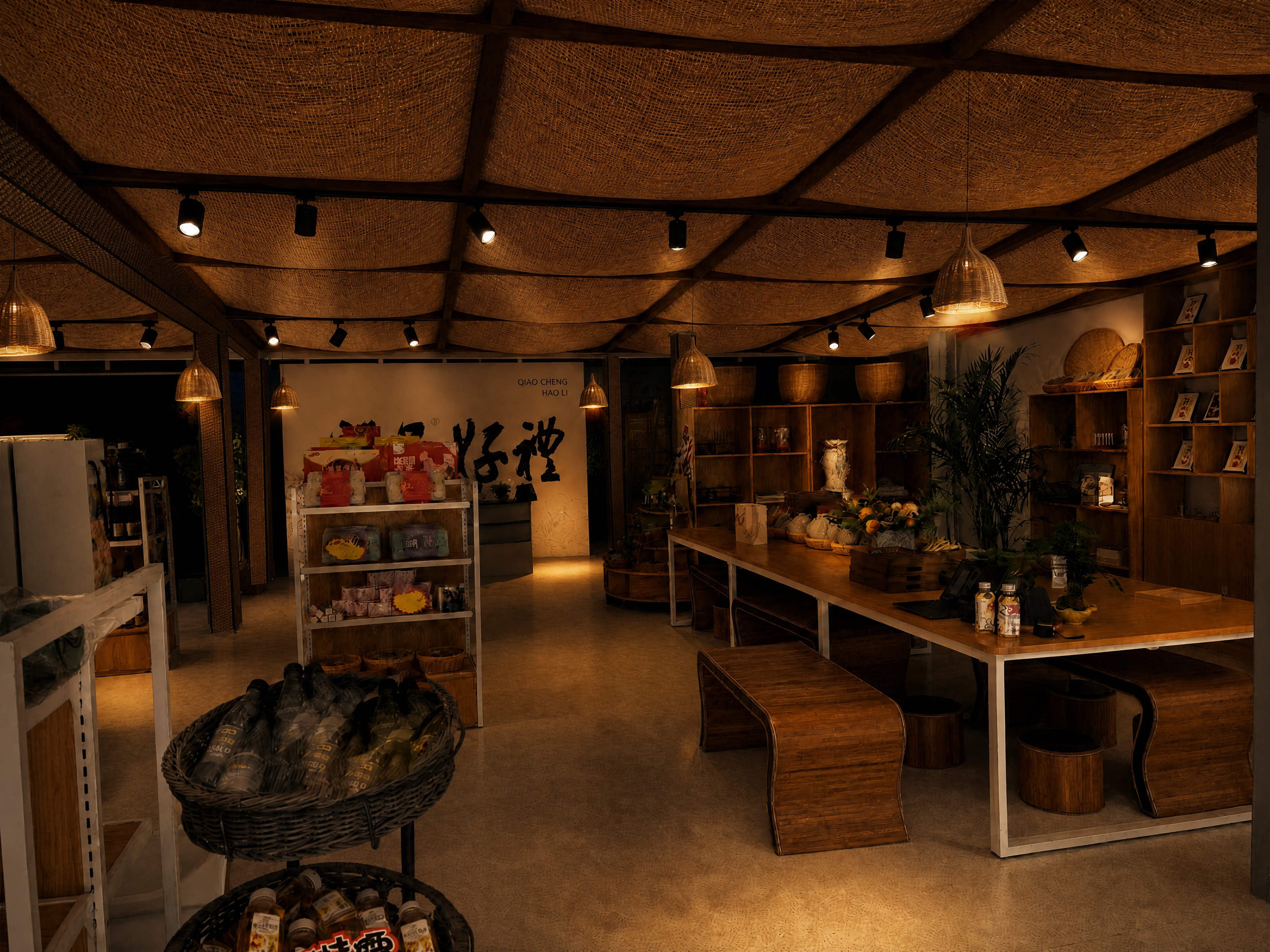 将这张室内店铺照片转换为夜晚夜景效果，保留图中所有装饰、物品、… - 图片创意预览