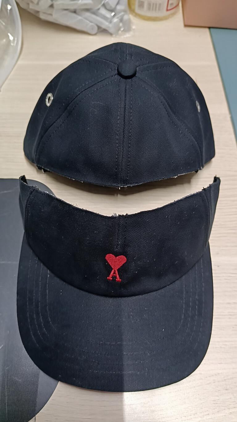 A dark navy six-panel baseball… - 图片创意预览