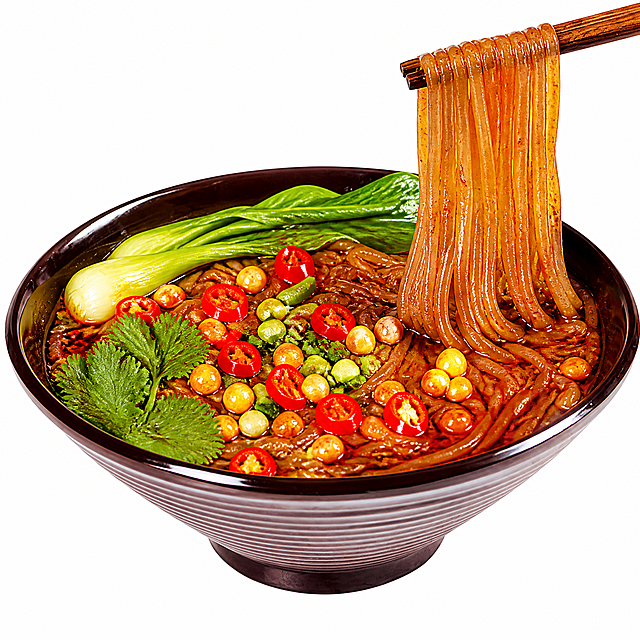 参考图中的酸辣粉美食摄影风格，重新生成一碗诱人的重庆酸辣粉，深棕色粗粉条浸泡在红亮油润的麻辣汤汁中，表面撒有金黄酥脆的炸黄豆、鲜红的小米辣圈、翠绿的葱花和香菜叶，搭配几片新鲜的小油菜，一双木筷子从碗中夹起一绺挂满红油的粉条，粉条晶莹剔透有光泽，盛放在深棕色带横纹的陶瓷碗里，纯白背景，专业美食摄影，高清细节，食欲感满满，光线柔和均匀