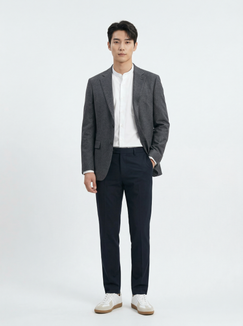 参考图的景别为全身景，背景为纯白色摄影棚背景，生成长相不同、穿搭不同、气质不同的帅气比例好的日韩男模特，全身站姿展示，穿搭风格偏韩系通勤风预览效果