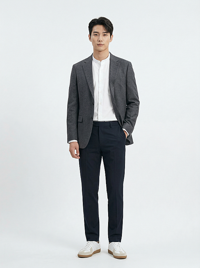 参考图的景别为全身景，背景为纯白色摄影棚背景，生成长相不同、穿搭不同、气质不同的帅气比例好的日韩男模特，全身站姿展示，穿搭风格偏韩系通勤风