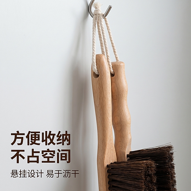 [主图 9] 悬挂设计细节展示
[氛围风格] 居家日用风，干净简洁，实用贴心
[画面元素] 商业摄影质感，光线柔和通透、产品清晰真实、画面干净高级。特写展示产品尾部悬挂绳设计，产品悬挂在墙面挂钩上，展示方便收纳不占空间，背景为干净厨房墙面。不改变产品主体本身。
[配色色系] 主色调：原木色，浅灰色墙面；辅助色：棉绳米白色
[视角构图] 特写，焦点在悬挂挂绳处
[文字版式] 左下左对齐，不遮挡细节。主标题"方便收纳 不占空间" 微软雅黑字体，深棕色最大号粗体；副标题"悬挂设计 易于沥干" 思源宋体中粗，深棕色，字号约为主标题一半，颜色统一。
[比例分辨率] 1:1 比例，2k 分辨率；文字清晰可辨，超高清。
[负向提示词] 变形，水印，文字错乱，产品图模糊，背景杂乱，改变产品主体本身，字体不对，遮挡产品