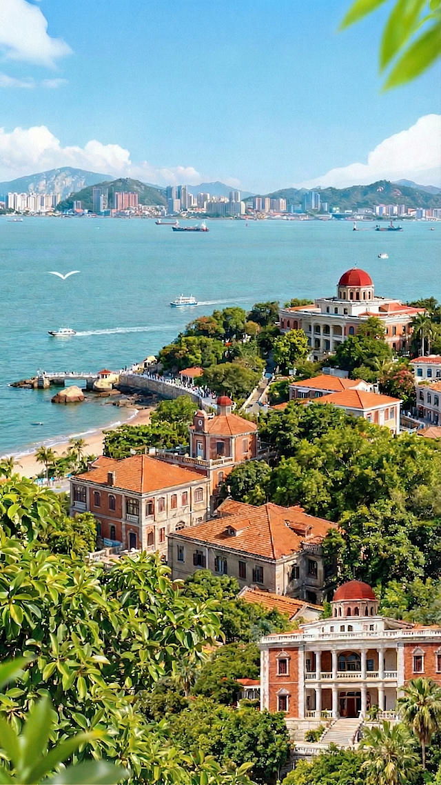 调整图片构图，减少下方建筑物和绿植的占比，扩大上方海洋海面的展示面积，保持鼓浪屿海景和建筑的原有清新风格，保留右上角的叶片装饰