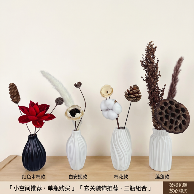[主图 5] 全系列款式全家福展示图
[氛围风格] 整齐展示，清晰直观
[画质] 商业摄影质感、光线柔和通透、产品清晰真实、画面干净高级
[元素] 全系列四款干花陶瓷花瓶整齐陈列在浅原木长台上，背景浅预览效果