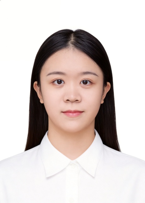 保留第一张图中人物发型､脸型､年龄特征生成标准样式纯正面证件照;人物主体严格居中,头部大小与位置严格对齐第二张图,双肩水平平衡,面部中轴线对齐画面中心,正视前方;标准证件照构图,人物绝对居中;头顶上方预览效果