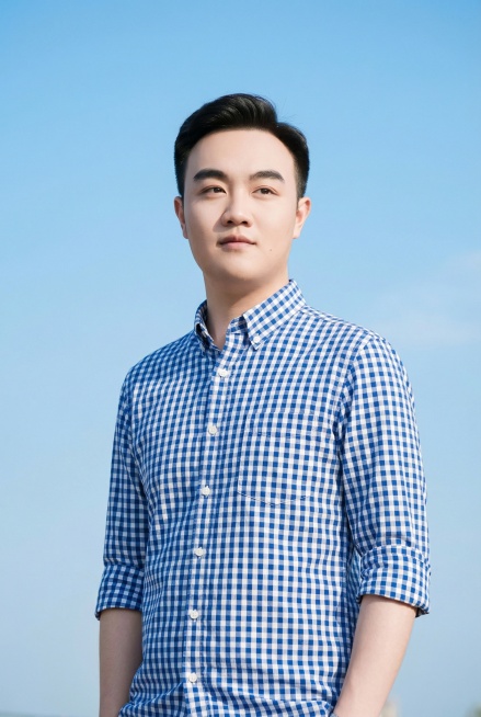 根据我提供的人物照片，帮我生成20张明星写真图，五官跟参考图片一直，照片可以都市时尚肖像，包含深色西装男性、格纹衬衫青年男性、皮夹克领带男性与侧身扶耳青年，背景涵盖纯色、天空与现代弧线元素，整体比较干预览效果