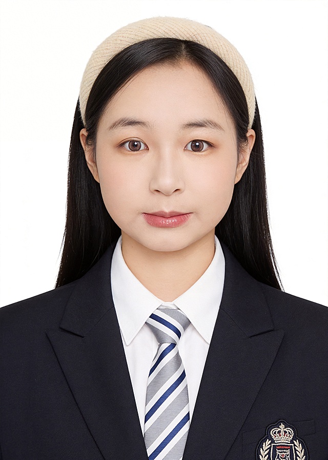 商务感与政务感交融，清新柔和的东亚风设计，单色系搭配刺绣徽章，面料质感细腻，整体呈现优雅舒适的视觉体验。