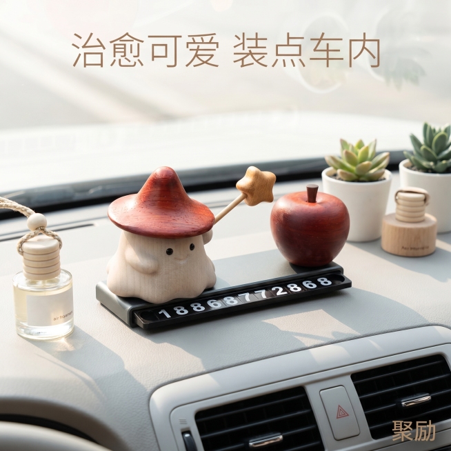 [主图 3] 汽车中控场景的魔法精灵苹果停车牌陈列展示。氛围风格：清透高级ins风，明亮干净，治愈可爱；画质：商业摄影质感，光线柔和通透，产品清晰真实，画面干净高级；元素：魔法精灵苹果停车牌放置在浅色预览效果