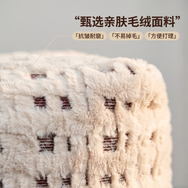 [主图 3] 绒云朵坐墩面料细节展示主图。
[氛围风格] 高级质感，温馨家居氛围感。
[画质] 商业摄影质感，光线柔和通透，产品清晰真实，画面干净高级。
[元素] 绒云朵坐墩表面肌理微距特写，填充整个预览效果