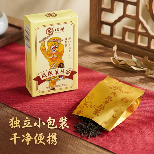 [主图 4] 独立小包细节展示图。保持整体国潮英歌舞风格统一，放大展示独立小包设计细节，合规展示产品内容物。[氛围风格] 干净清晰，突出产品独立包装设计。[画质] 商业摄影质感、光线柔和通透、产品清晰预览效果