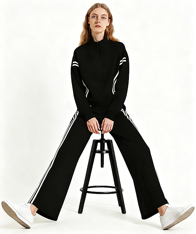 去掉图片右下角的水印，保持画面其他内容不变，保持白色背景、人物和服装不变，修复去除水印后的区域和原图保持一致