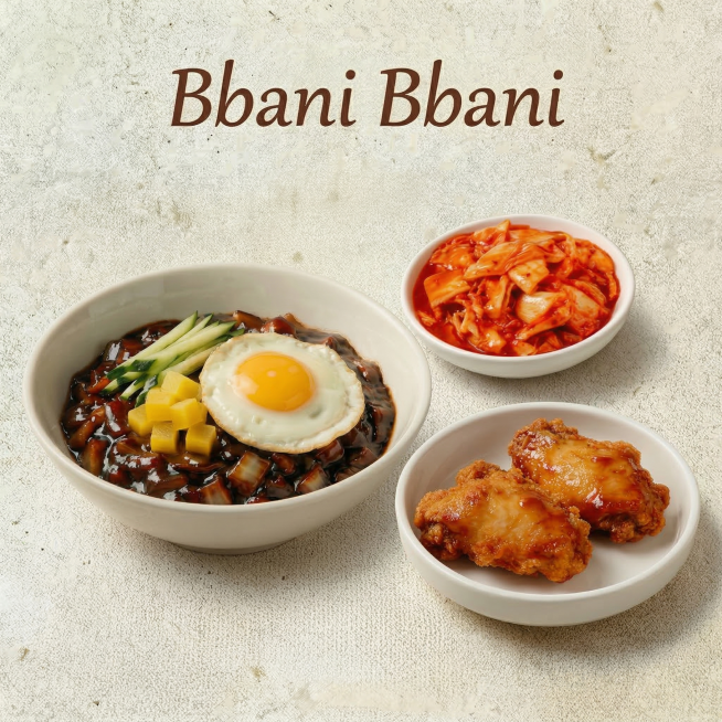 调整图片尺寸为正方形900×900，保留原有全部内容："Bbani Bbani"标题，保留炸酱面、韩式泡菜、炸鸡翅三个菜品组合展示，保留米白色肌理背景，保持原设计风格不变，裁剪为正方形预览效果