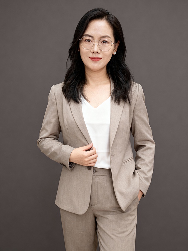 有五六成相像吧，效果还是非常好的，比自己P的好很多