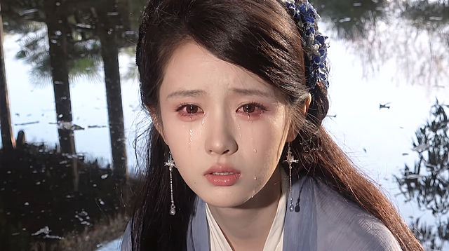 古装美人伤心落泪