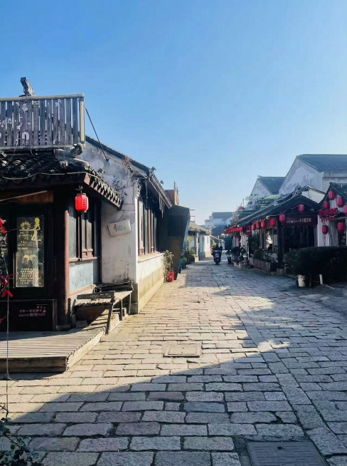 P掉前面的老人和圈住老人的红线条预览效果