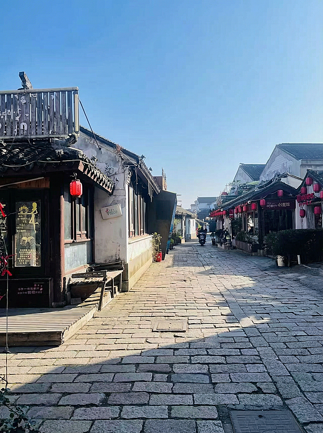 P掉前面的老人和圈住老人的红线条