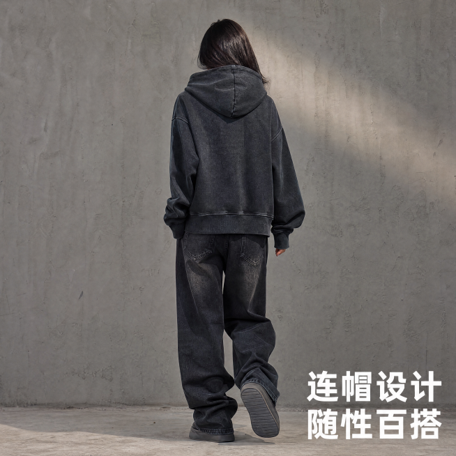 「图片1」，生成一套主图（5张），商品名称是卫衣，卖点是水洗做旧黑灰拉链开衫连帽卫衣，宽松 oversize 落肩剪裁，前置袋鼠口袋，重磅石磨水洗面料，无多余印花，美式复古高街风，女款，百搭不挑人，适预览效果