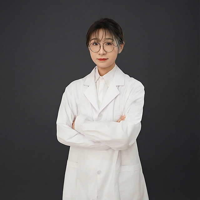 把人物的背景换成深灰色 保持高像素输出 比例不变
