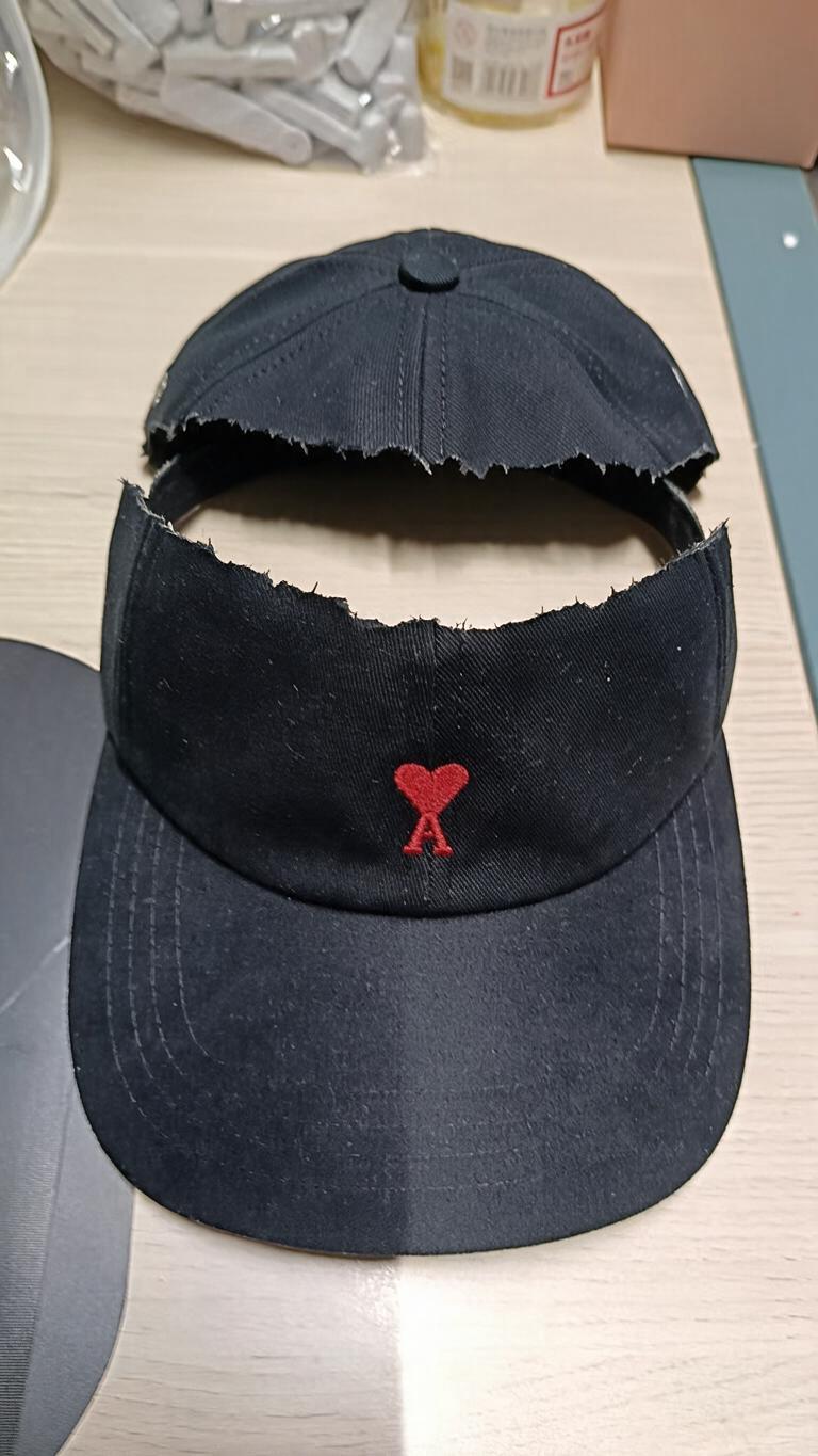 A dark navy six-panel baseball… - 图片创意预览