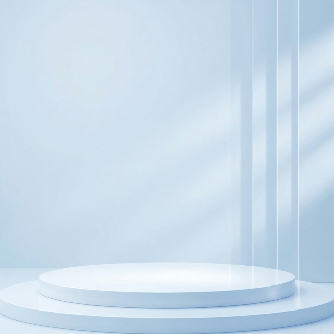 极简淡蓝色高级感展示台背景，双层圆形白色展台，右侧竖直线条光影，柔和渐变冷色调，干净简约科技质感，无水印，低饱和度，柔和布光，空间通透有层次感预览效果