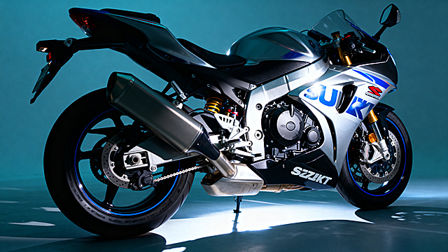 将产品替换为铃木摩托车Gsx-8T型号，增强光影效果