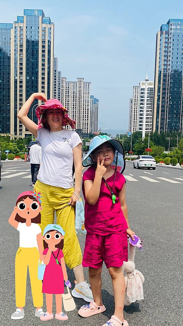 大眼睛的扁平插画，可爱