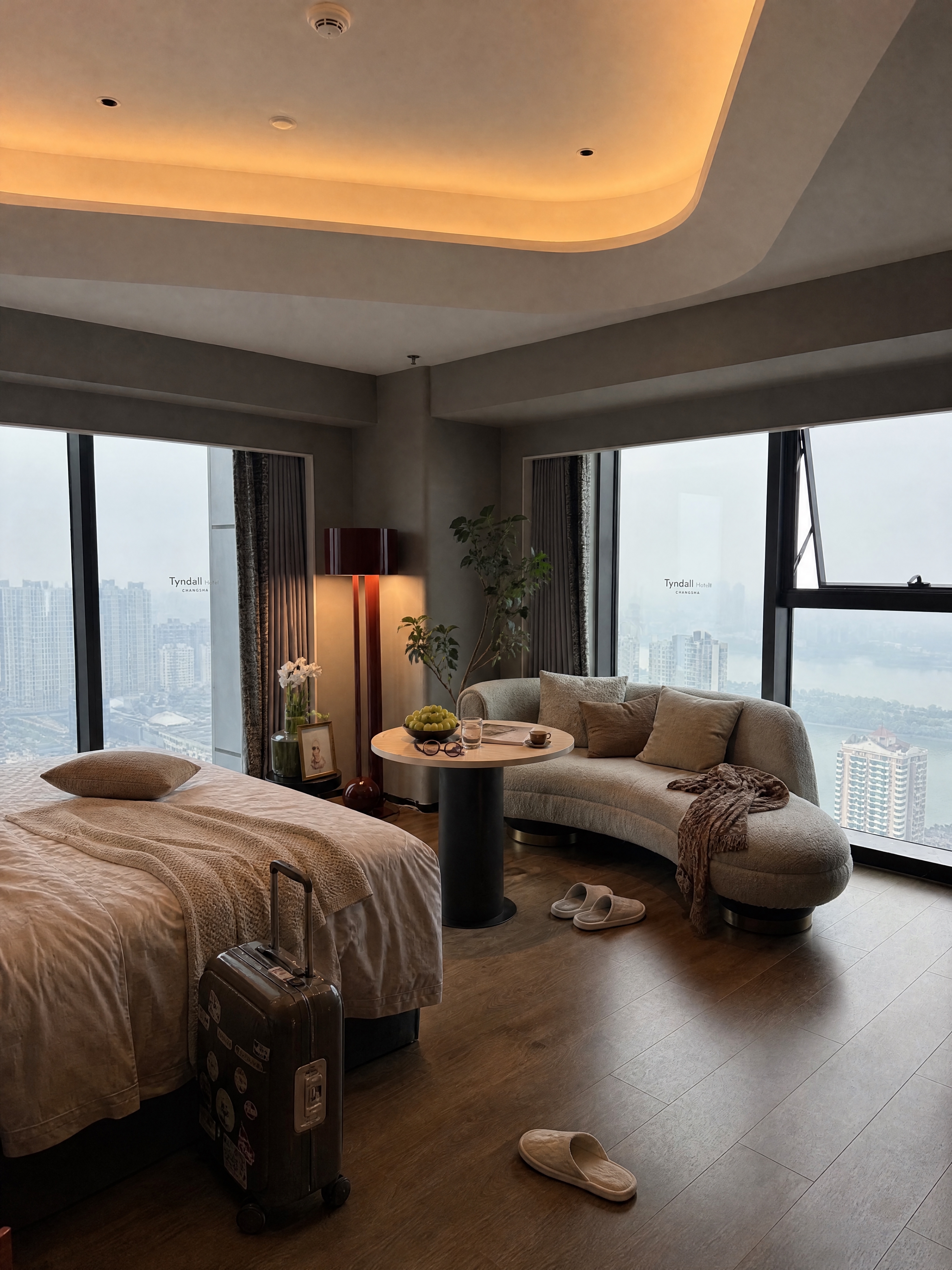 保持整体色调不变，增强生活感入住感素人感，丰富摆件物品，营造小… - 图片创意预览