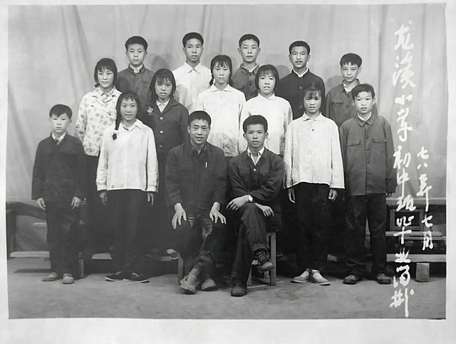 去掉污迹旧黄，照片清晰一点