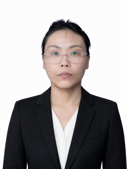 将这件黑色连帽卫衣更换为正式的黑色西装上衣，保持人物原有相貌、发型、眼镜和白底背景不变，制作成正式的上半身证件照预览效果