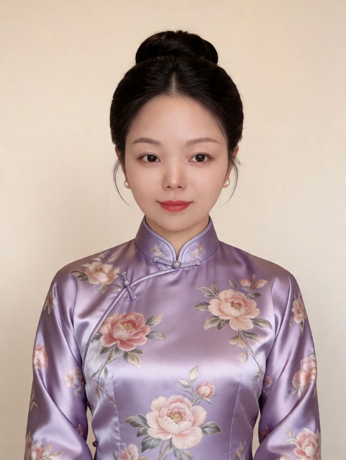 参考图中保留人物脸型、五官特征生成古典优雅女性肖像照，去除黄色马甲，人物盘着头发，身穿淡紫色锦罗缎长旗袍，上面带有牡丹花纹，整体画面风格柔和，展现古典优雅美感，气质温婉端庄，身形匀称，姿态端正，半身肖预览效果