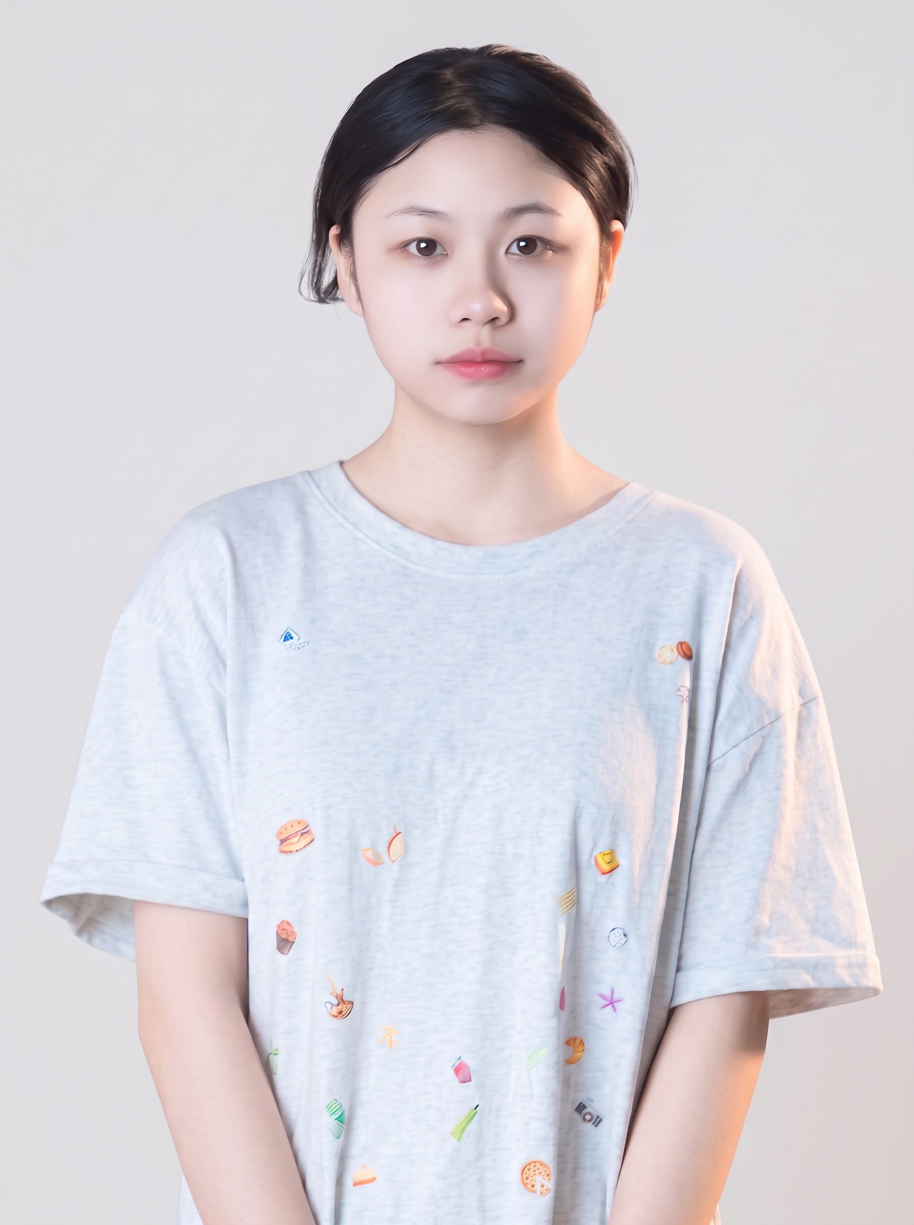 背景的灰色调浅一点，女孩皮肤白一点 - 图片创意预览