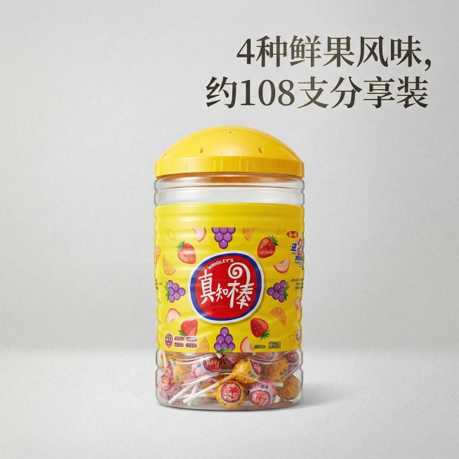 将背景替换为干净的浅灰色高级质感背景，突出桶装真知棒，添加卖点文案"4种鲜果风味，约108支分享装"，整体风格精致高级预览效果