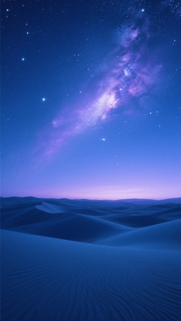 超写实风格的星空沙漠夜景，深邃的靛蓝色夜空布满闪烁的星星，银河清晰可见且呈现淡紫色与白色的光带，地平线处有柔和的渐变蓝紫色霞光，下方是广阔起伏的沙丘，沙丘表面有细腻清晰的波纹纹理，整体画面营造出宁静、浩瀚、神秘的氛围，光影对比柔和，细节丰富，色调以深蓝、靛蓝为主，点缀着星星的白色光点和银河的淡紫光芒。预览效果