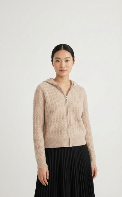 图片背景色的是#f7F7F7纯色背景，亚洲女性模特，25岁左右，中分低丸子头，有气质，淡妆，将这件衣服穿到模特身上，不要改变衣服的纹理、花纹、颜色等，突出衣服的麻花质感，下身搭配黑色百褶长裙，脚穿黑色预览效果