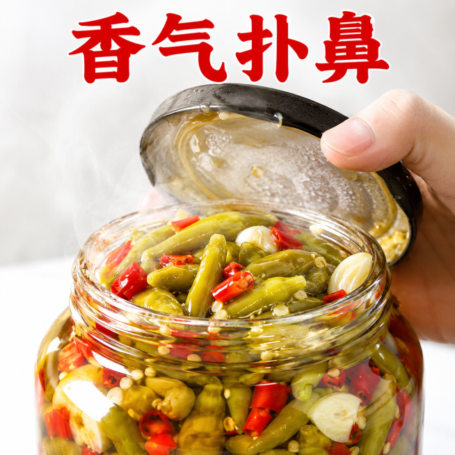 [主图-7] 手工腌辣椒开盖瞬间展示；[氛围风格]动态食欲感，真实家常；[画质]商业摄影质感，光线柔和通透，产品清晰真实，画面干净高级；[元素]捕捉玻璃罐开盖瞬间，腌辣椒香气扑面而来，辣椒颗粒清晰可见预览效果
