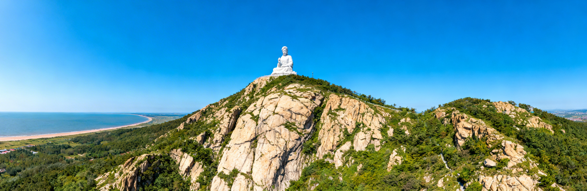 辽宁营口望儿山，山顶慈母像，地标性风景摄影，清晰写实照片预览效果