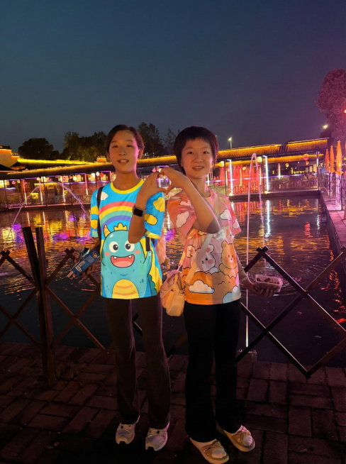 将人物衣服换为可爱的卡通衣服预览效果