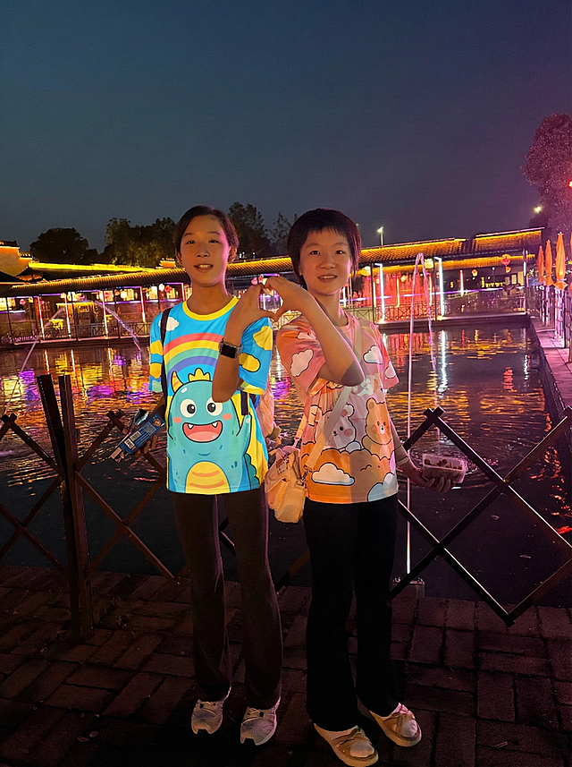 将人物衣服换为可爱的卡通衣服